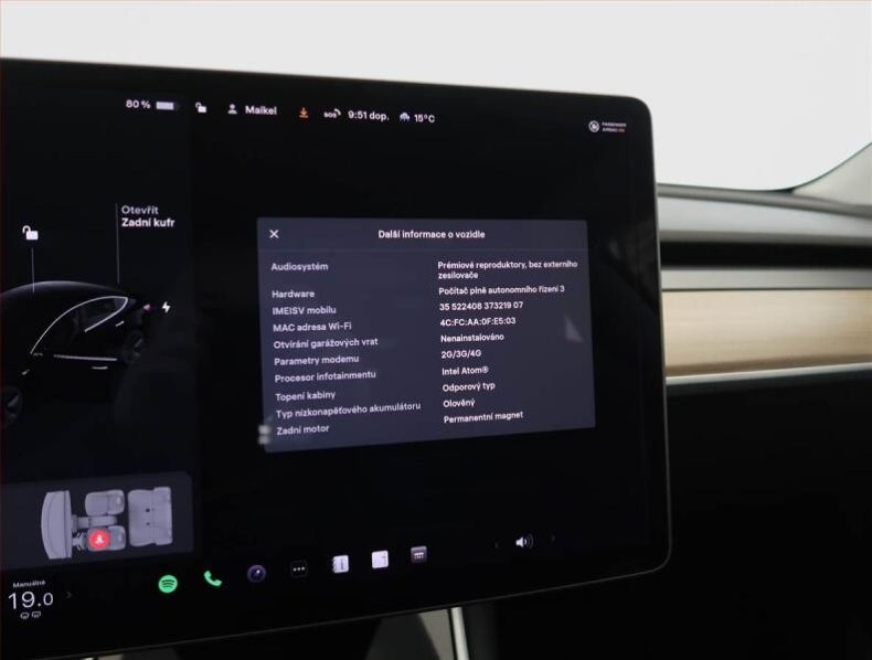 Tesla Model 3 - hlavní fotka