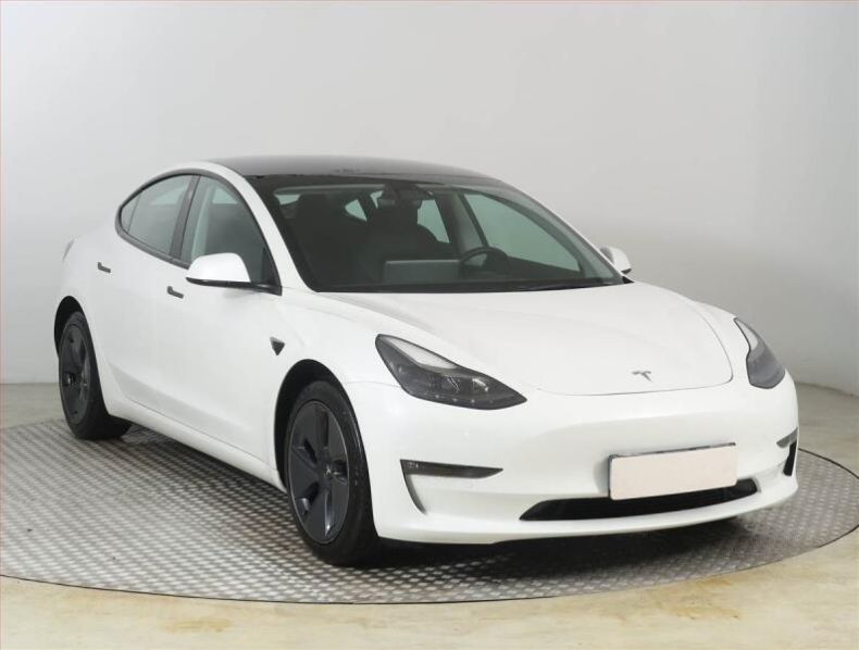 Tesla Model 3 - hlavní foto