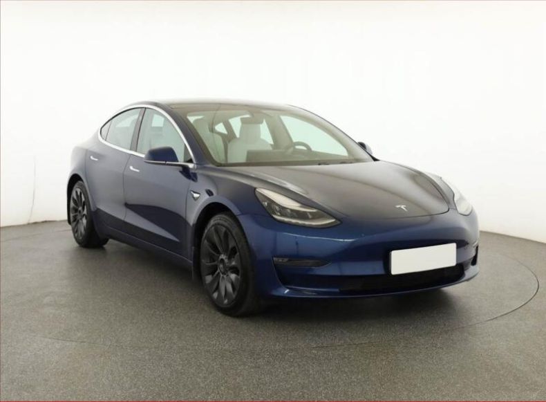 Tesla Model 3 - hlavní foto