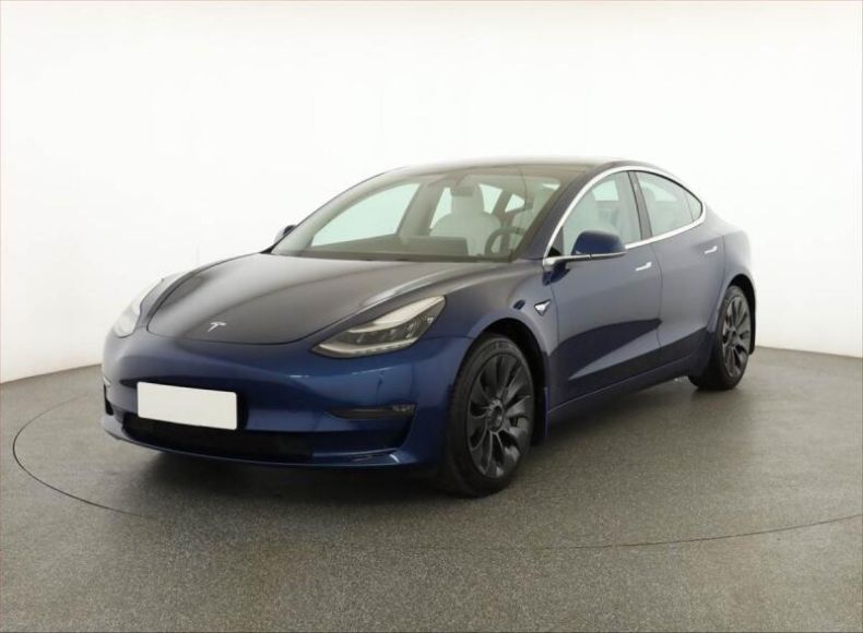 Tesla Model 3 - hlavní fotka