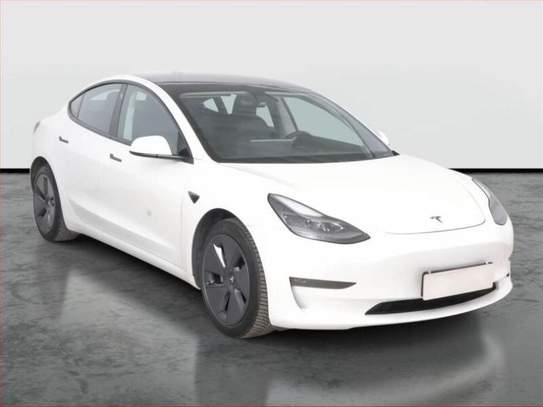 Tesla Model 3 - hlavní foto
