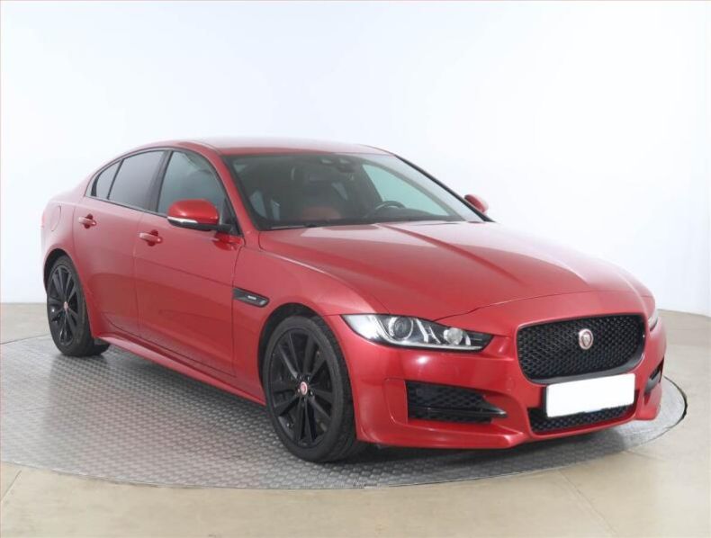 Jaguar XE - hlavní foto