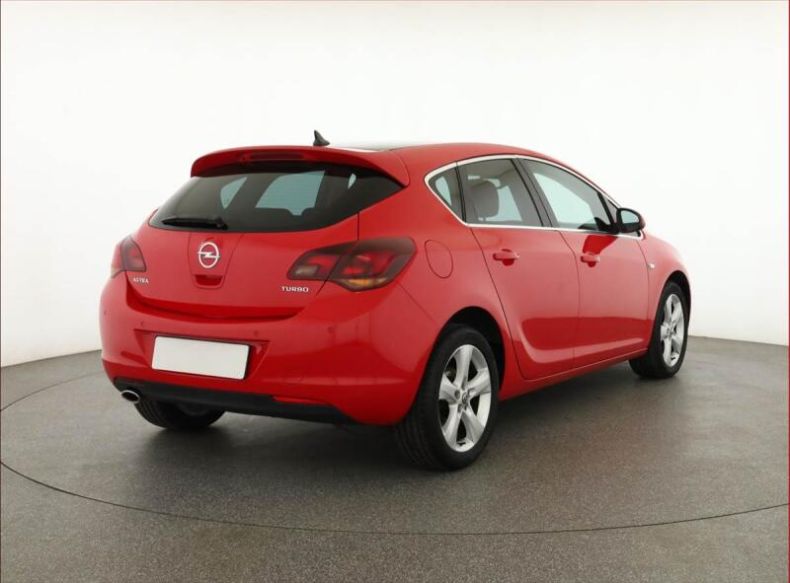 Opel Astra - hlavní fotka