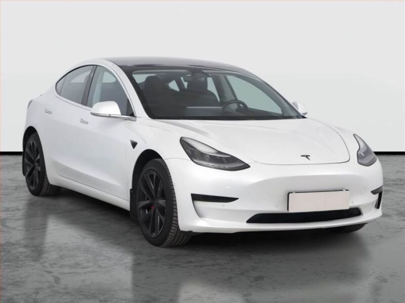 Tesla Model 3 - hlavní fotka inzerátu