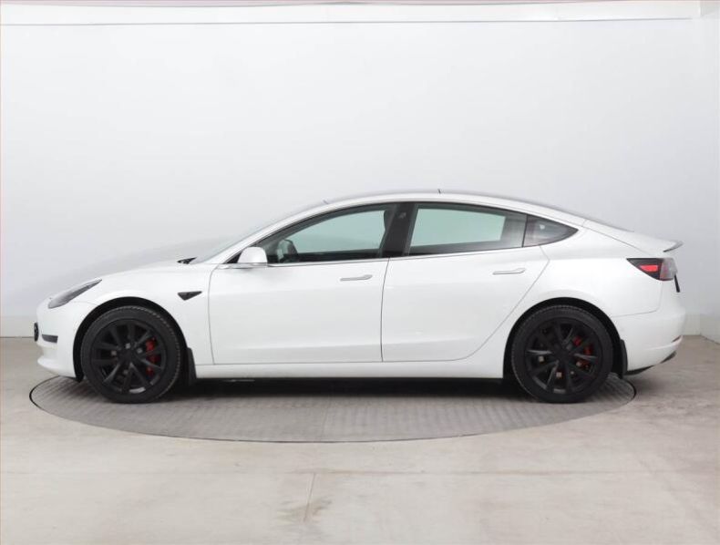 Tesla Model 3 - hlavní fotka