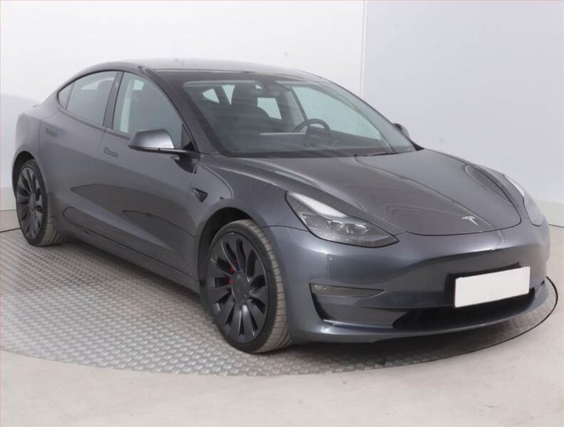 Tesla Model 3 - hlavní fotka inzerátu