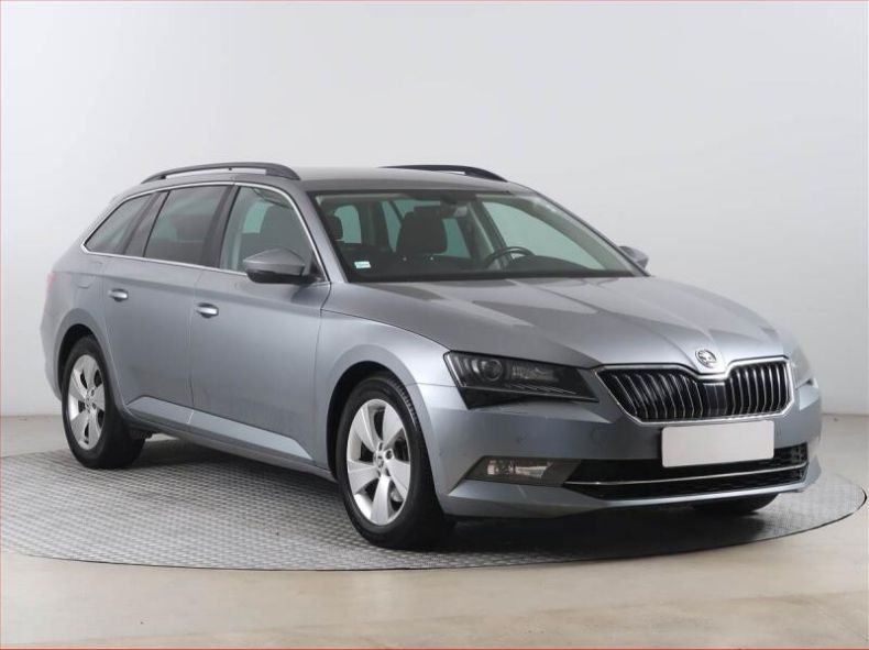 Škoda Superb - hlavní foto