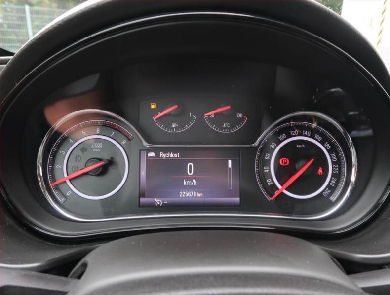 Opel Insignia - hlavní fotka