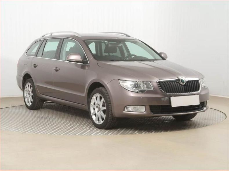 Škoda Superb - hlavní foto