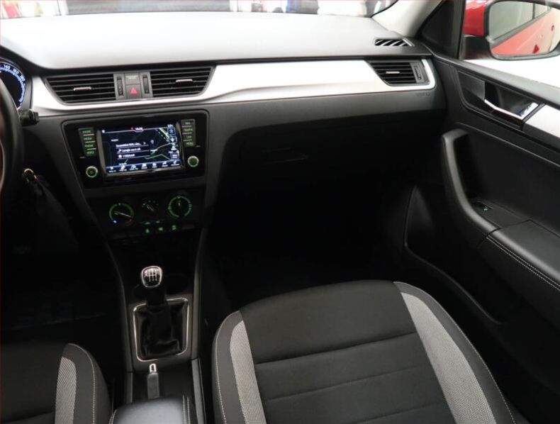 Škoda Rapid - hlavní fotka