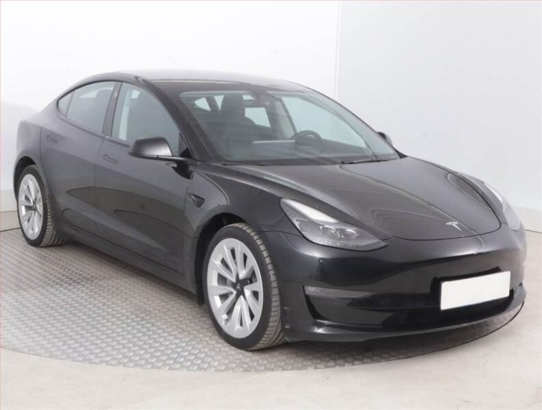 Tesla Model 3 - hlavní fotka inzerátu