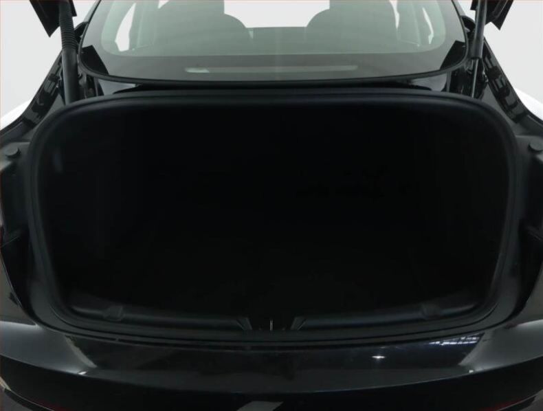 Tesla Model 3 - hlavní fotka
