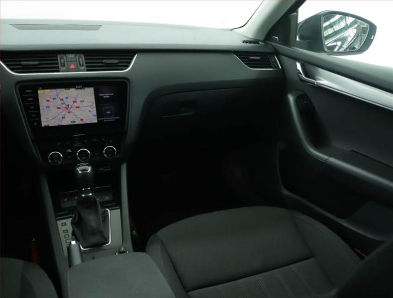 Škoda Octavia - hlavní fotka