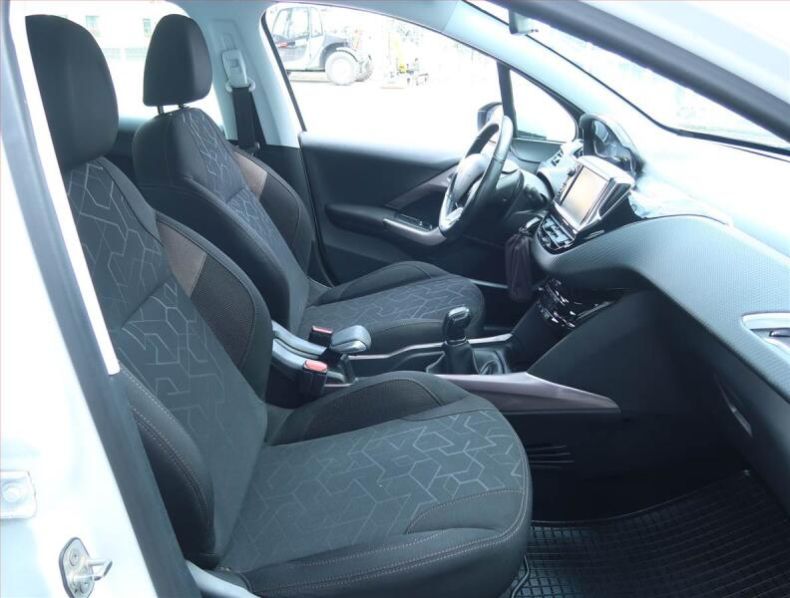 Peugeot 2008 - hlavní fotka