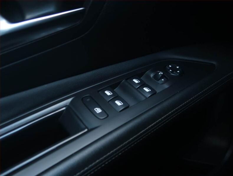 Peugeot 3008 - hlavní fotka