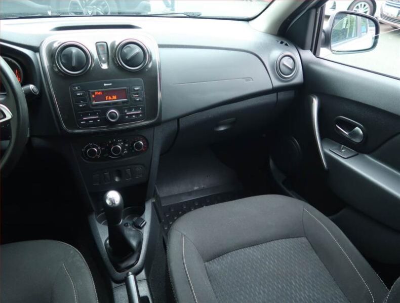 Dacia Sandero - hlavní fotka