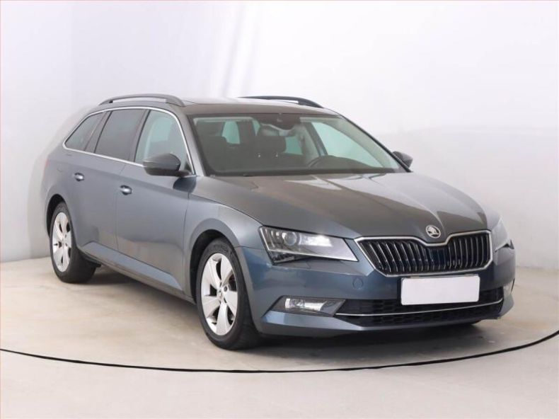 Škoda Superb - hlavní foto