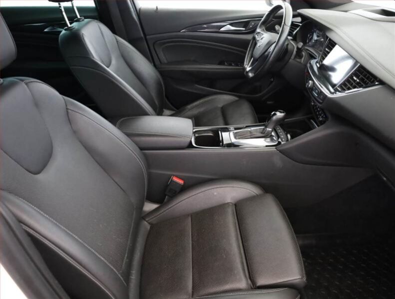Opel Insignia - hlavní fotka