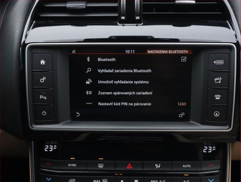 Jaguar XE - hlavní fotka