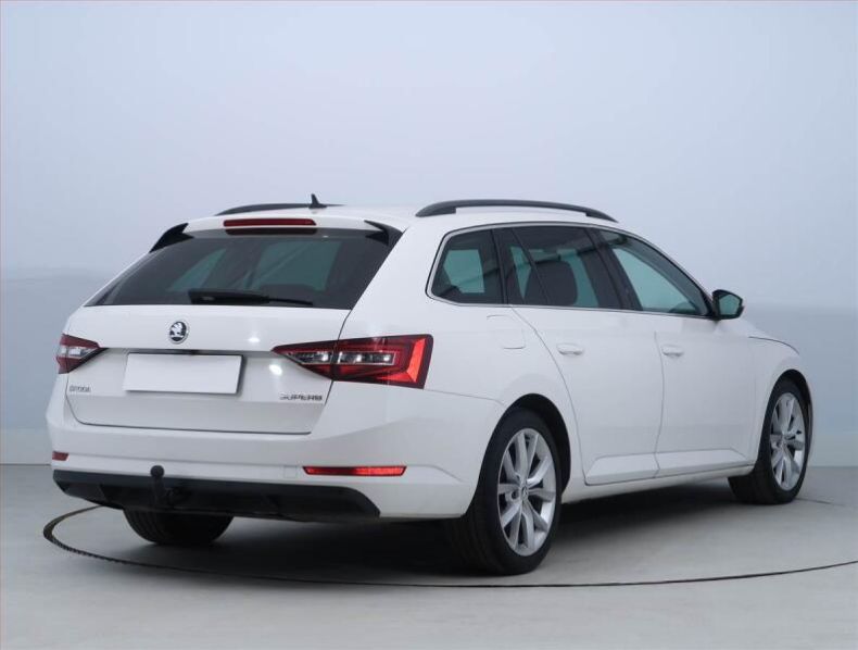 Škoda Superb - hlavní fotka