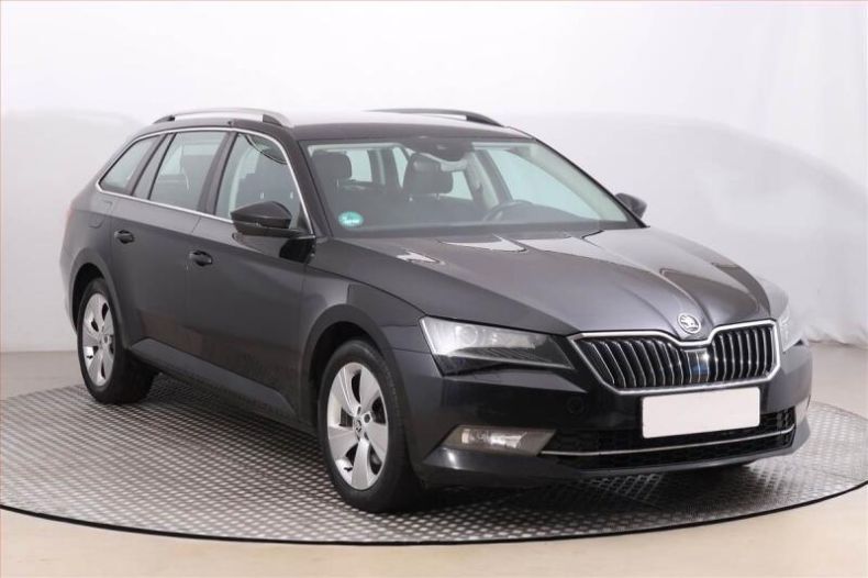 Škoda Superb - hlavní foto