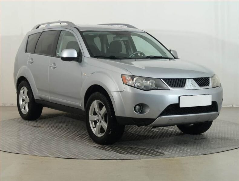 Mitsubishi Outlander - hlavní foto