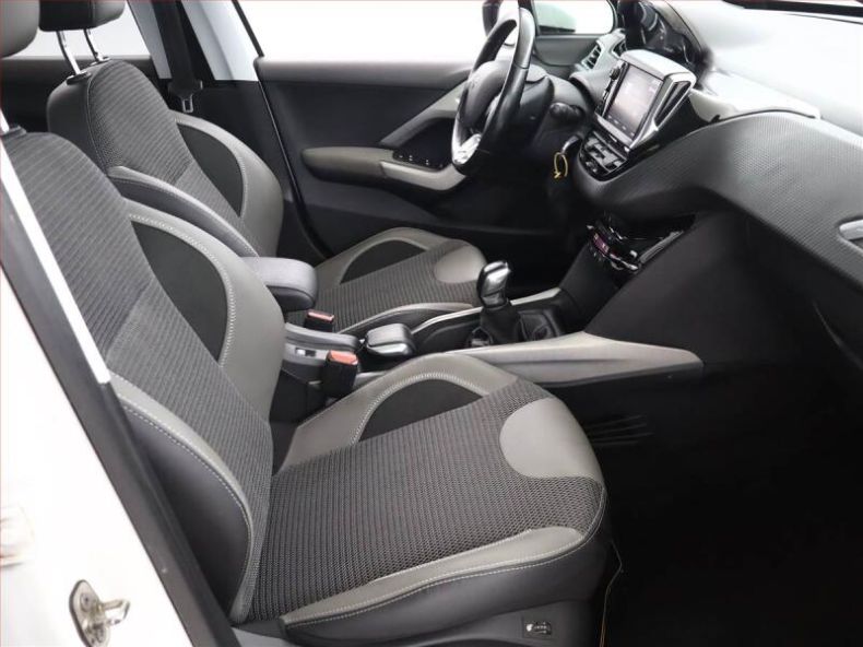 Peugeot 2008 - hlavní fotka