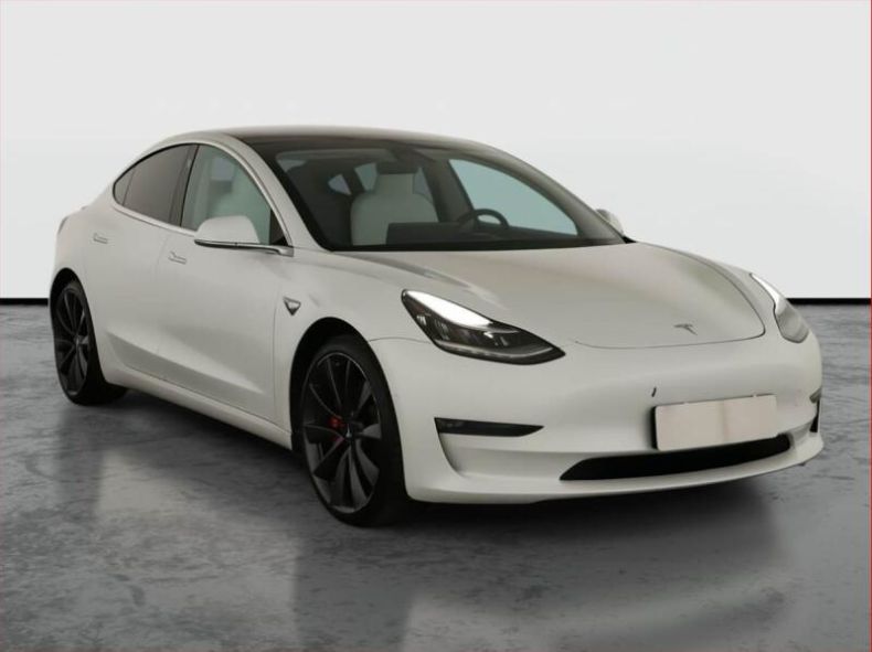 Tesla Model 3 - hlavní foto
