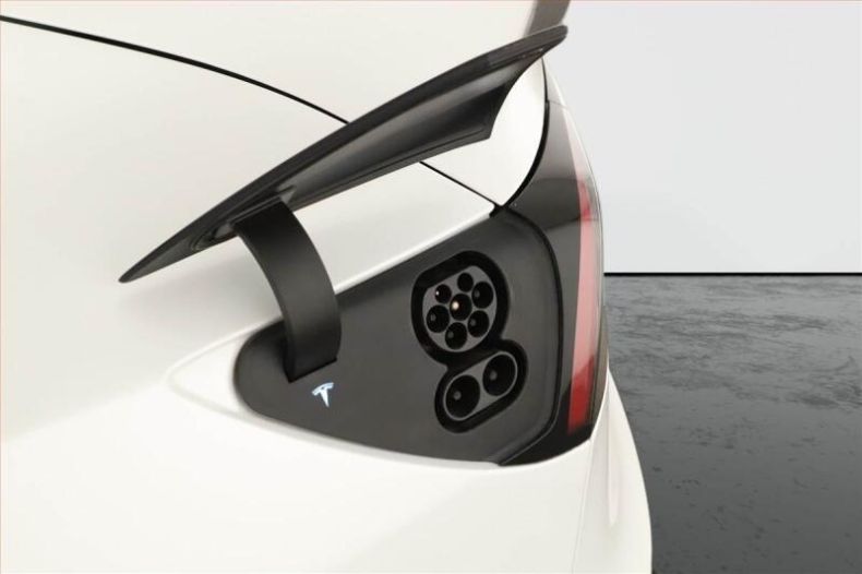 Tesla Model 3 - hlavní fotka