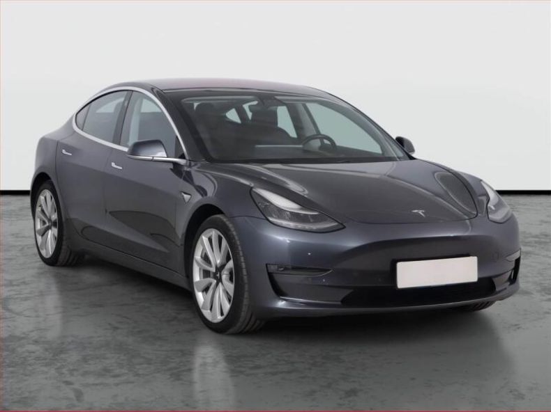 Tesla Model 3 - hlavní foto
