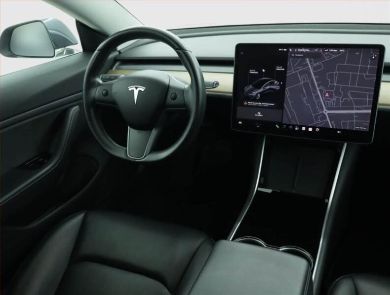 Tesla Model 3 - hlavní fotka