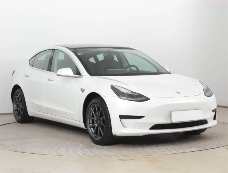 Tesla Model 3 - hlavní foto