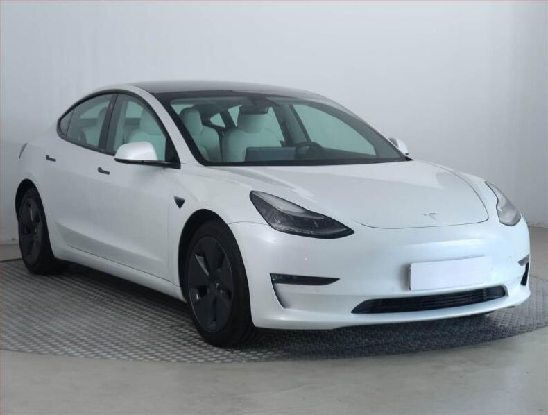 Tesla Model 3 - hlavní fotka inzerátu