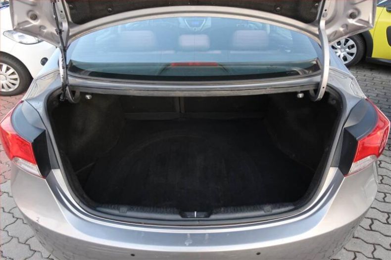 Hyundai Elantra - hlavní fotka