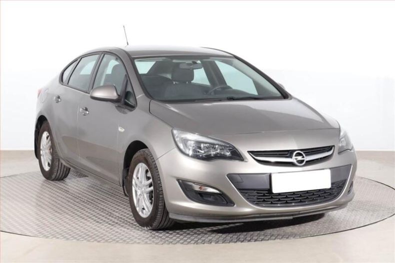 Opel Astra - hlavní foto