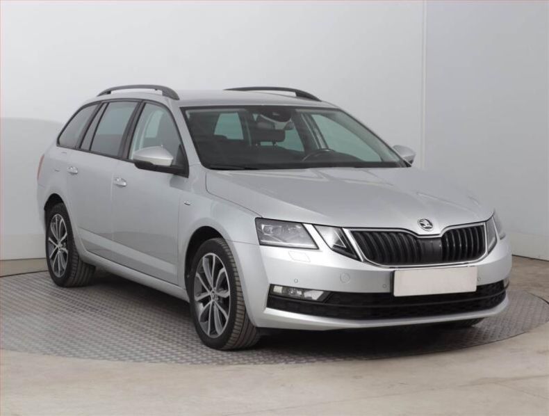 Škoda Octavia - hlavní fotka