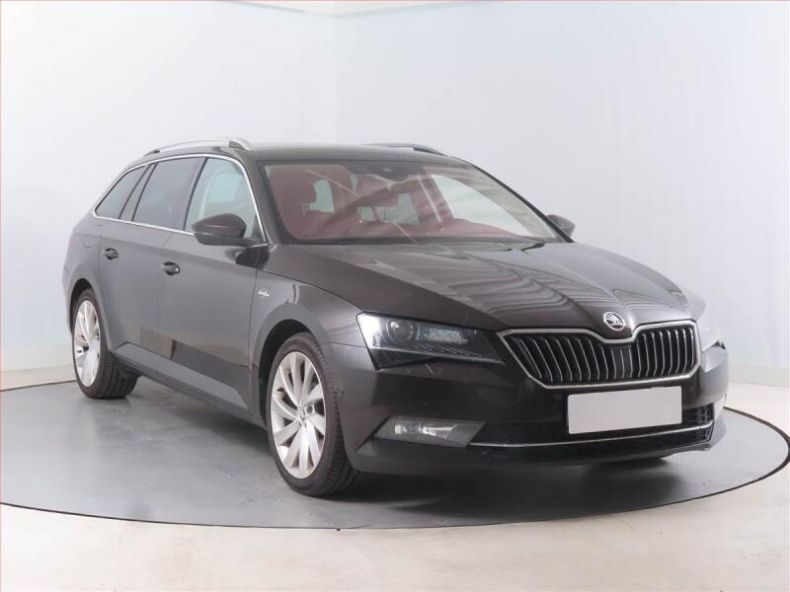 Škoda Superb - hlavní foto