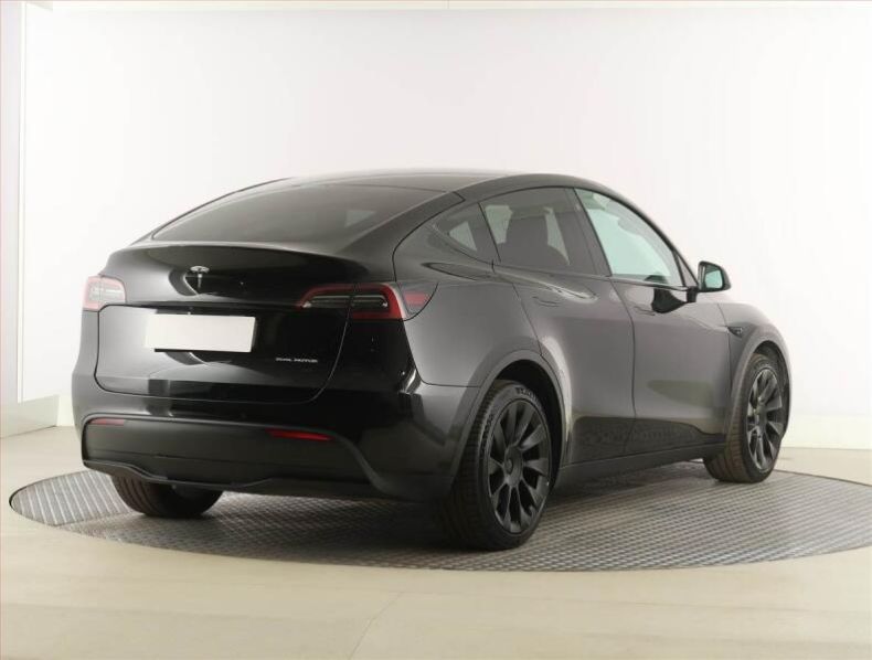 Tesla Model Y - hlavní fotka