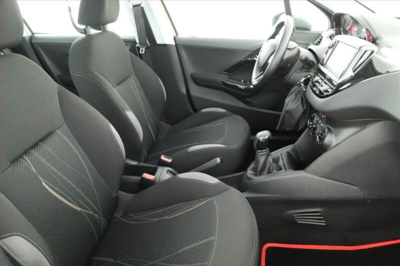 Peugeot 208 - hlavní fotka