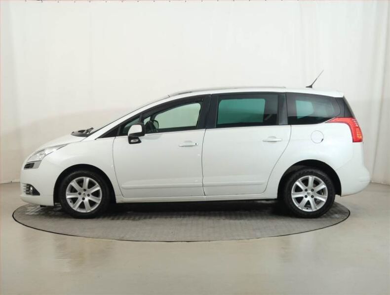 Peugeot 5008 - hlavní fotka
