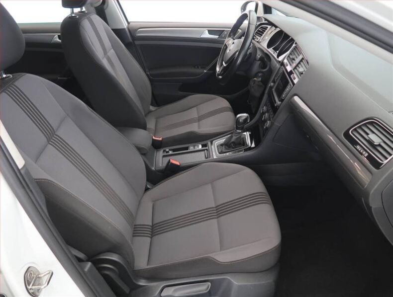 Volkswagen Golf - hlavní fotka