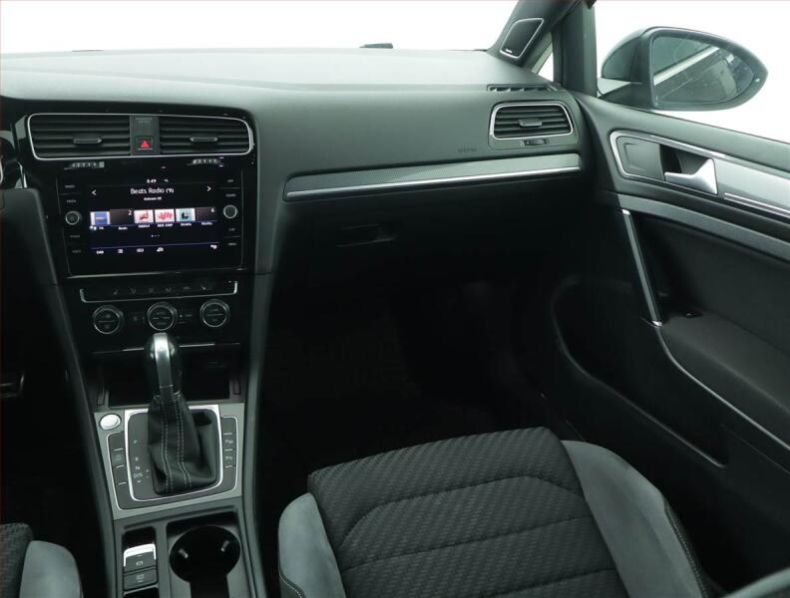 Volkswagen Golf - hlavní fotka