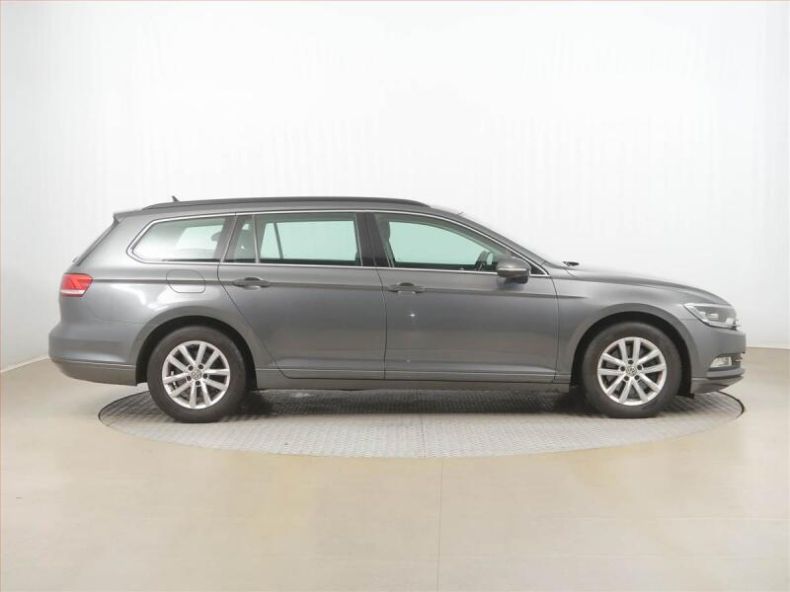 Volkswagen Passat - hlavní fotka
