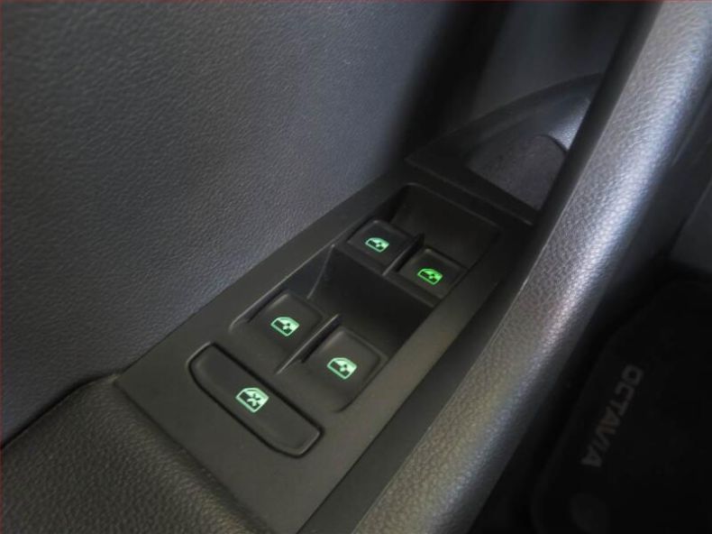 Škoda Octavia - hlavní fotka