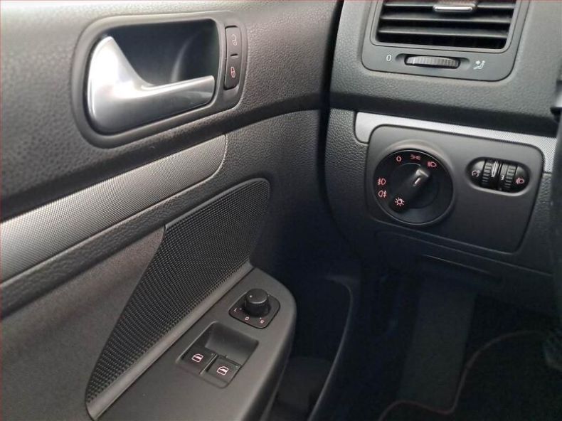 Volkswagen Golf - hlavní fotka