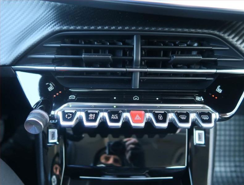 Peugeot 208 - hlavní fotka