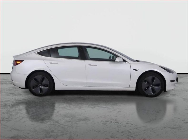 Tesla Model 3 - hlavní fotka