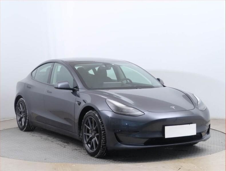 Tesla Model 3 - hlavní foto