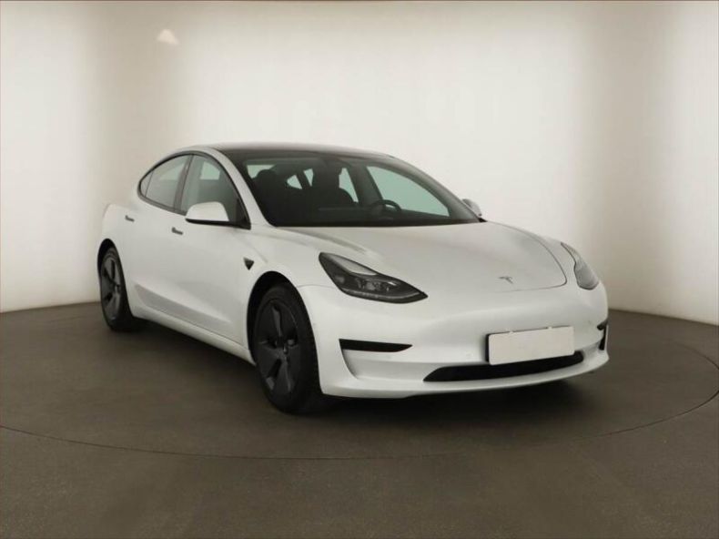 Tesla Model 3 - hlavní foto