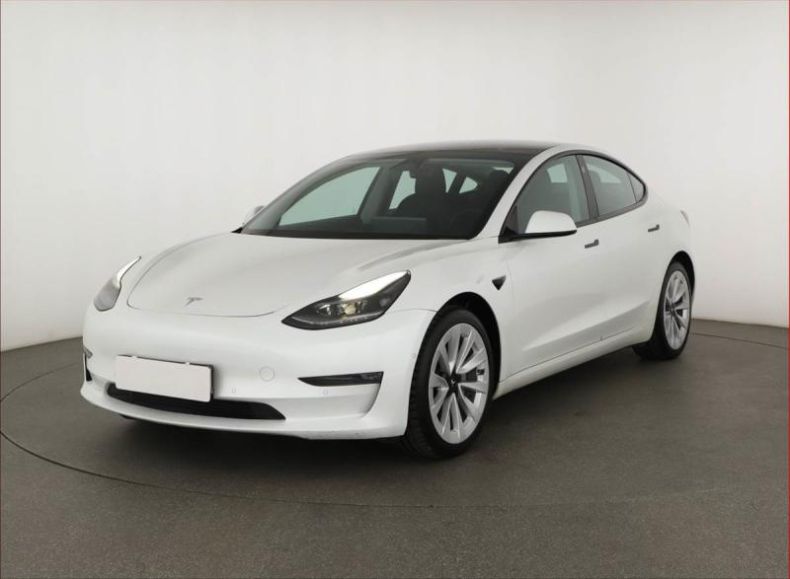Tesla Model 3 - hlavní fotka